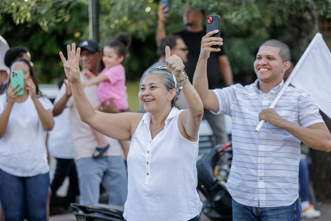 EduardoEstrella's tweet photo. Santiago habló ‼️ Contundente y emotiva caravana en donde acompañamos al presidente @luisabinader  y @RaquelPenaVice apoyando al próximo alcalde @ulisesrodg  y al también seguro senador Daniel Rivera (@drdaniel_rivera) junto a los candidatos a diputados y regidores. En todo el trayecto el respaldo de la población fue desbordante.