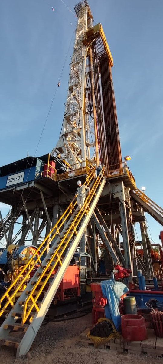 mopcparaguay's tweet photo. 🛢️🏗️  Tras 6 años de pausa, se reiniciaron los trabajos de perforación en busca de hidrocarburos en Paraguay

El viceministro de Minas y Energía, Mauricio Bejarano, viajó al Chaco para firmar el acta de inicio de las labores en el denominado Bloque 6.

👉 https://t.co/PiuCxgkv2i https://t.co/AQ6IsLeUxO