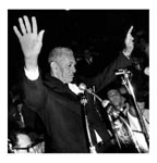 De sus luces abrevé mi compromiso con la lucha social y la democracia. Hoy, Día del Maestro, lo recuerdo; y en su figura y su obra, reconozco la vocación dignísima de los docentes de mi país.