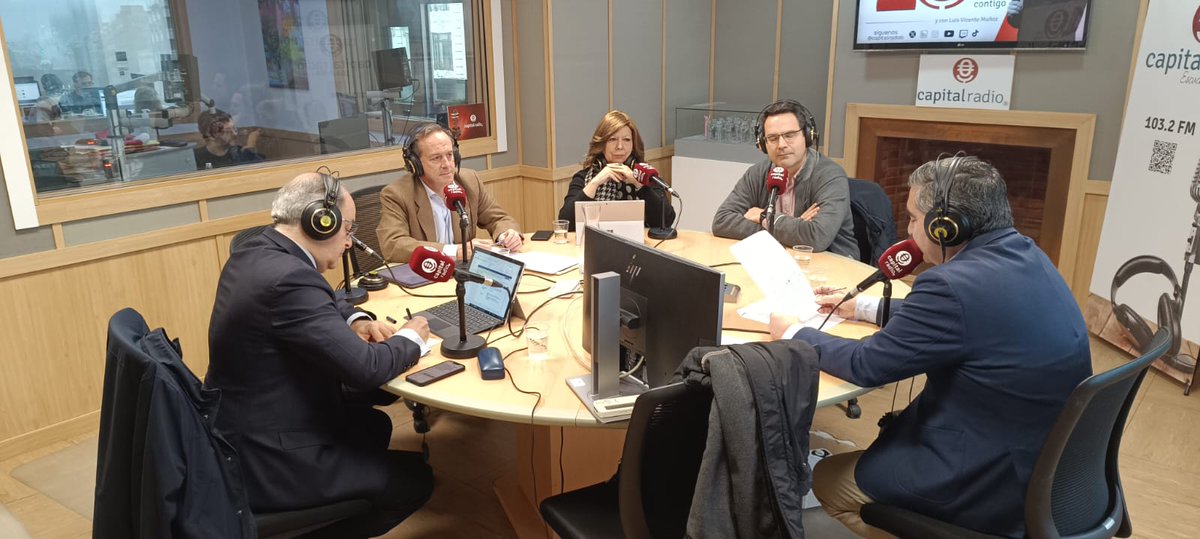 📻🔴 Estamos en DIRECTO en el
<a href="/ForoRRHH/">Foro Recursos Humanos</a> de <a href="/CAPITALRADIOB/">Capital Radio</a> para hablar sobre #EconomíaSenior, <a href="/AngelesAlcazarG/">Angeles</a> y <a href="/CascanteElena/">Elena Cascante</a> junto a <a href="/fdelacalle/">Francisco de la Calle</a> de <a href="/Sandoz_Global/">Sandoz</a>, Benigno Lacort, Dir. del VI Encuentro de Economía Senior y Fernando Sobrini de <a href="/Secot_/">SECOT (voluntariado de asesoramiento empresarial)</a> 🔗 capitalradio.es/programas/foro…