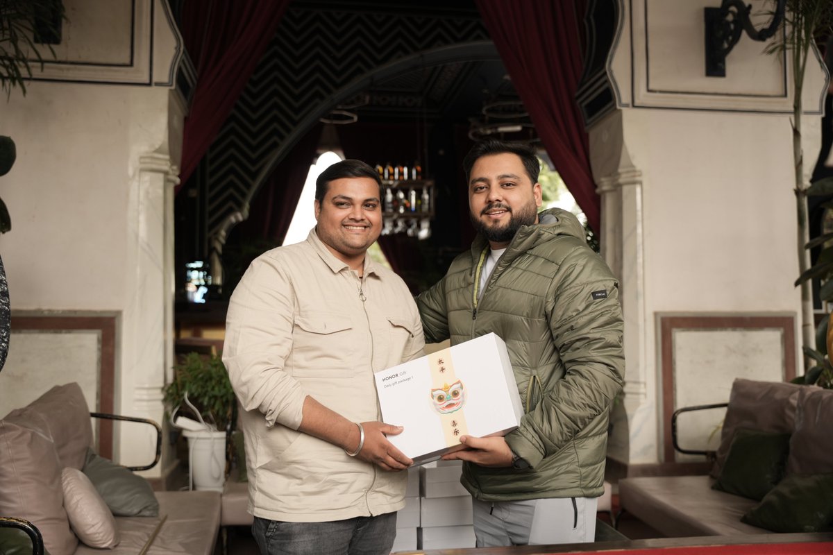 ExploreHONOR's tweet photo. Jaipur, where every corner echoed with thrilling conversations that turned into cherished memories!
Heartfelt gratitude to our Jaipur tribe for making the day truly extraordinary. π«ΆπΌ
#HTechMeetnGreet #Jaipur #HONOR90 #ShareYourVibe https://t.co/JX5qwgUpFJ
