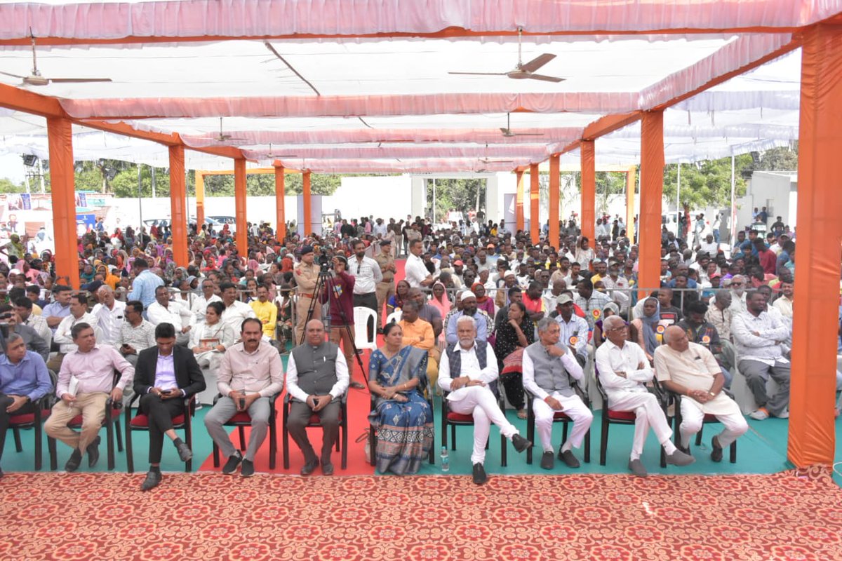 collectorgirsom's tweet photo. PM JANMAN program at Jambur-Gir Somnath in presence Shri Purushottam Rupala, Min. of Fisharies, AH &amp; Dairying, GOI &amp; Shri Kunvarajibhai Bavaliya, Min. of WR &amp; WS, Food,CS &amp; Con. protection GOG
@PMOIndia
@CMOGuj
@GujTDDept
@revenuegujarat 
@InfoGujarat 
@InfoGirsomnath
#PMJANMAN https://t.co/BchsmkRhqJ