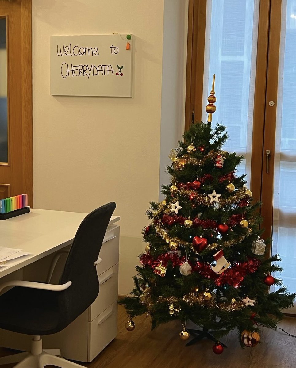 Ayra_DB's tweet photo. One last post before we undo our Christmas Tree :)
#backtowork #tree #christmastree #teamwork #cherrydata #ayradb #BigData
Visit: https://t.co/2haBmKJtGO https://t.co/9vklIb7Le7