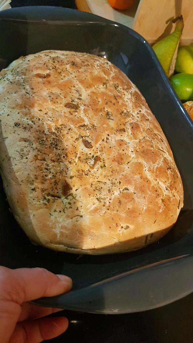 thegastronomes's tweet image. I haven't baked bread in a while. This was an experiment.  Duck Fat, Green Olives, Himalayan Salt, Fresh Rosemary, Regular 500grams flour recipe. #goodexercise kneading for a torn rotator cuff injury. #Bread #Baking