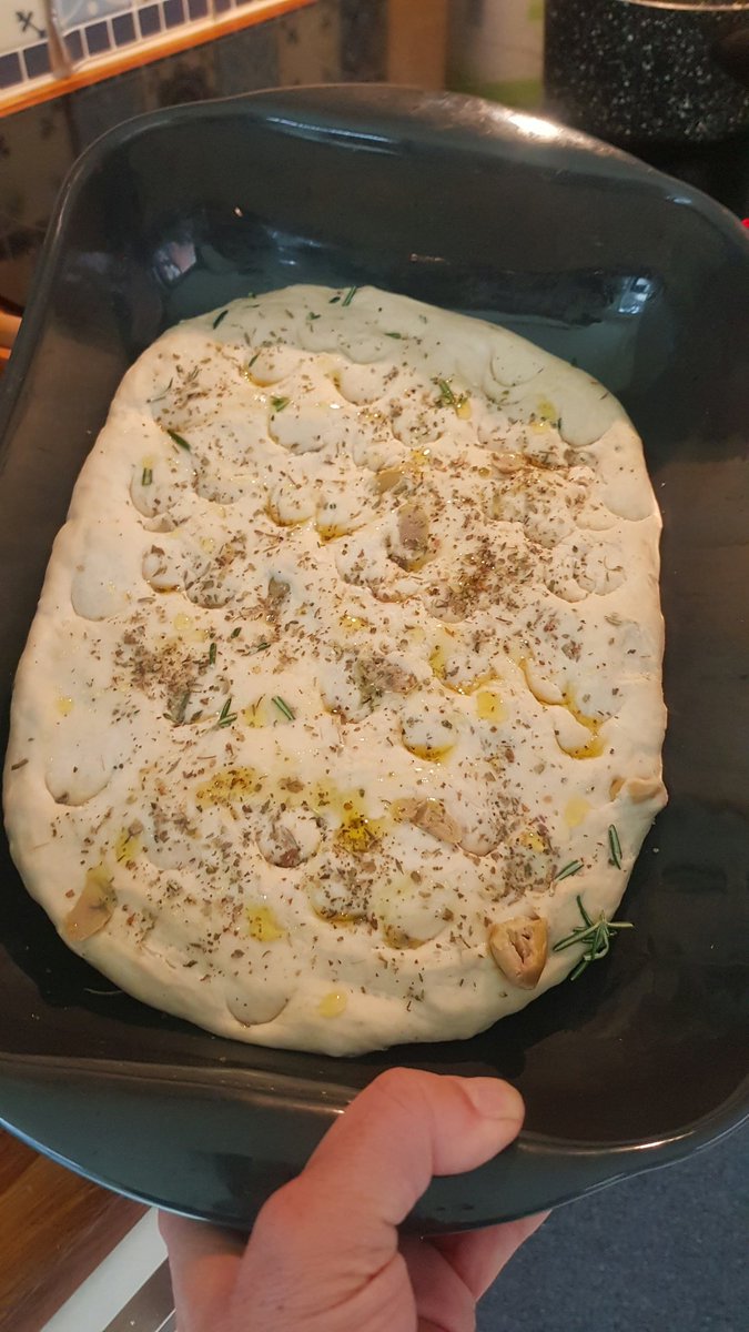 thegastronomes's tweet image. I haven't baked bread in a while. This was an experiment.  Duck Fat, Green Olives, Himalayan Salt, Fresh Rosemary, Regular 500grams flour recipe. #goodexercise kneading for a torn rotator cuff injury. #Bread #Baking