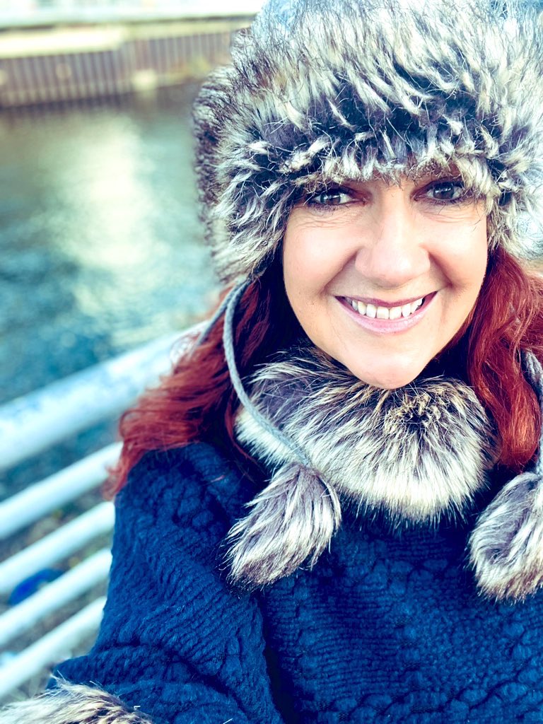 RealShanCothi's tweet photo. Bore da ar ddiwrnod cenedlaethol yr HET!! 😜👌⭐️💃-#BoreCothi yn barod i danio ar ddechre wthnos fach arall yng nghwmni’n gilydd @BBCRadioCymru Bydd Angela Skym da ni’n dathlu! #coraucothi yw Cor Law yn Llaw ag Archifau Gogledd Cymru yn cal sylw da Emrys Wynne 👍limerig #HET 😜 https://t.co/qemNFhjcXF