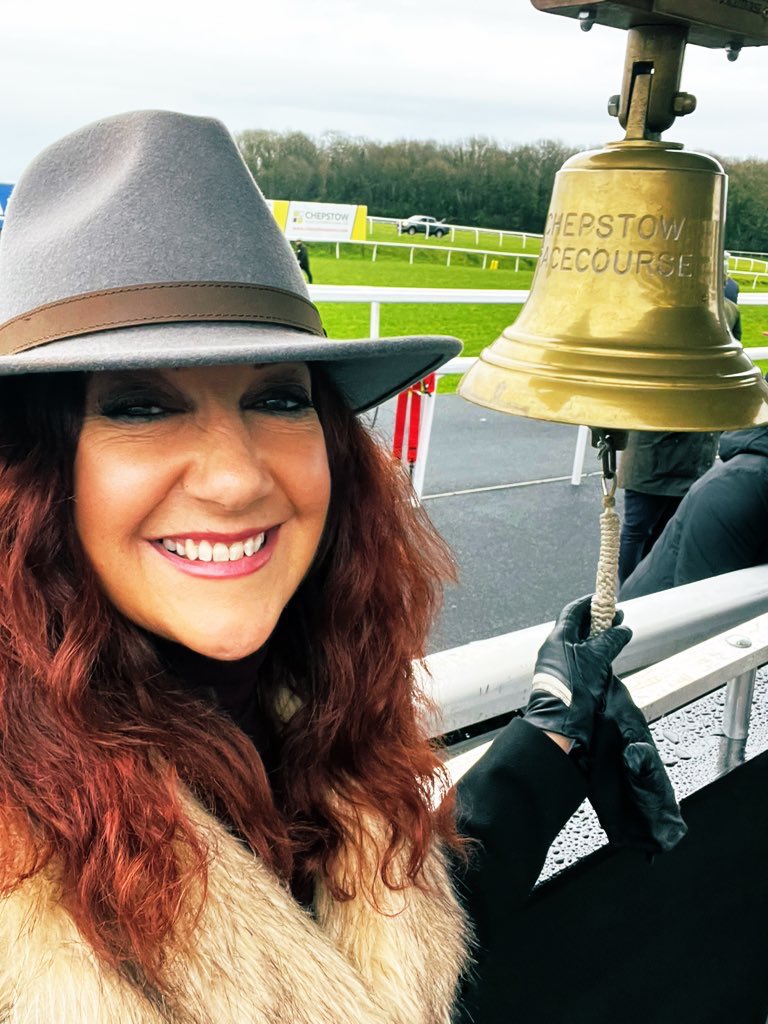 RealShanCothi's tweet photo. Bore da ar ddiwrnod cenedlaethol yr HET!! 😜👌⭐️💃-#BoreCothi yn barod i danio ar ddechre wthnos fach arall yng nghwmni’n gilydd @BBCRadioCymru Bydd Angela Skym da ni’n dathlu! #coraucothi yw Cor Law yn Llaw ag Archifau Gogledd Cymru yn cal sylw da Emrys Wynne 👍limerig #HET 😜 https://t.co/qemNFhjcXF