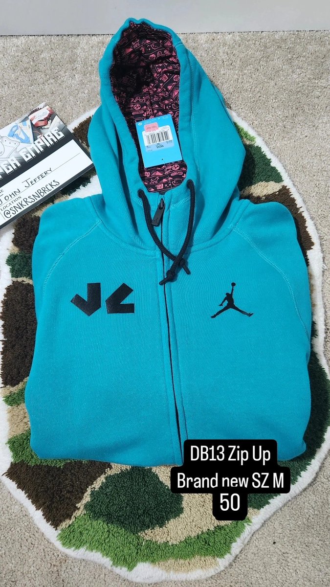 j0hnny_pat's tweet image. + $15 for label or buyer sends one

Follow my ig @ SNKRSNBRCKS

#SizeMedium