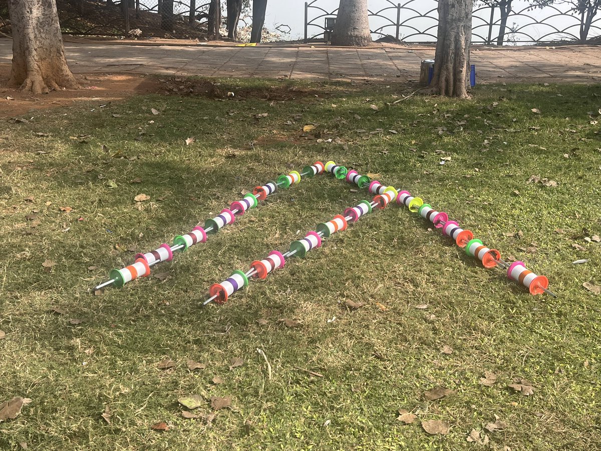 Algo_Bharat's tweet photo. What a day in #Hyderabad with the amazing student devs from our @AlgorandClubs. Great to see their excitement about AlgoKit 2.0, Python, our @nasscomfs training partnership, @THubHyd Startup Labs partnership, etc, etc. All while flying kites. We’ve got big plans for 2024. @AlgoFoundation #AlgorandFlyingHigh