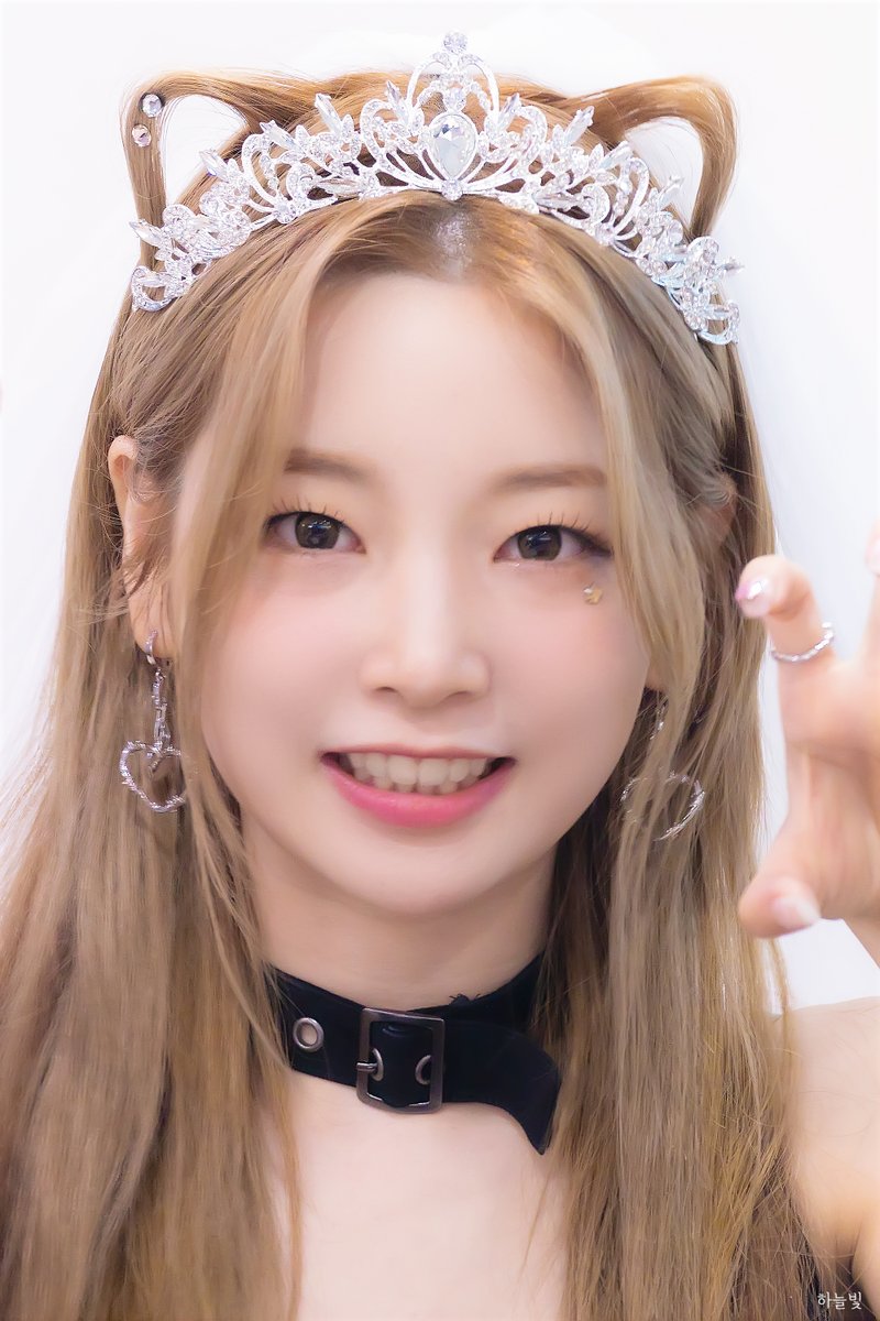 Oneul_sky's tweet photo. 230910 연희   

연냥이 3종 세트 🐱

#로켓펀치 #연희 #RocketPunch #Yeonhee #ヨンヒ #莲熙 #BOOM #RCPC #RCPC_BOOM https://t.co/sSAIi7iTWH