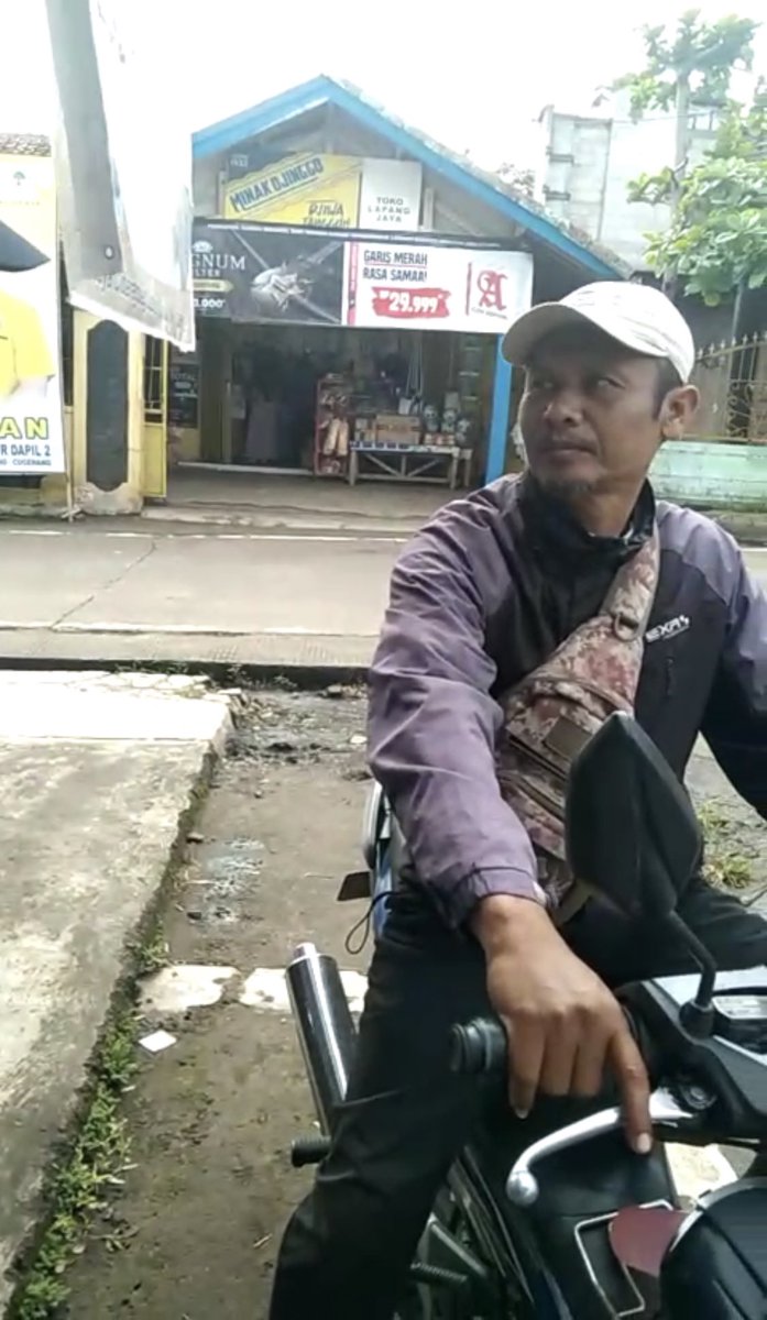 IkiwArya's tweet photo. X Pliss Help This!

Anak sulung tukang ojek gangguan jiwa pasca diceraikan, anak bungsunya gagal ginjal dan istri tumor rahim.

A Thread https://t.co/TWmE87hyki