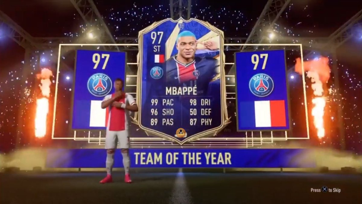 Futdonk's tweet photo. TOTY WEEK 🔥

Like this if you have NEVER packed a TOTY…

Just me? 😭 https://t.co/WFo9VGN4Wk