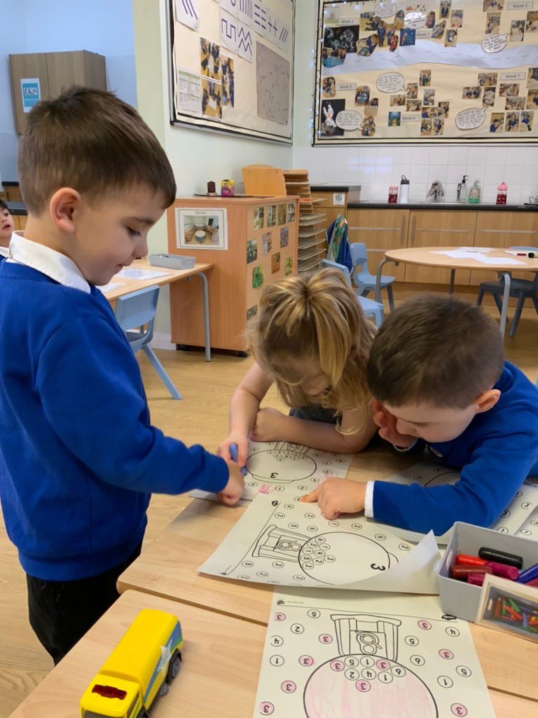 Radcliffe Hall EYFS tweet media