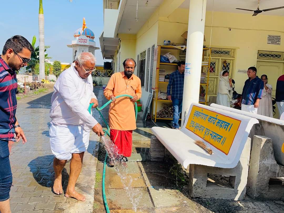 हमे मिलकर कदम बढ़ाना है,
मंदिरों को स्वच्छ बनाना है!

22 जनवरी को अयोध्या में भव्य व दिव्य मंदिर में भगवान श्रीराम प्राण प्रतिष्ठा अवसर पर रामगंज मंडी विधानसभा क्षेत्र में यशस्वी प्रधानमंत्री नरेंद्र मोदी जी के आवाह्न पर तीर्थक्षेत्र मंदिरों में सफाई अभियान का शुभारंभ किया।