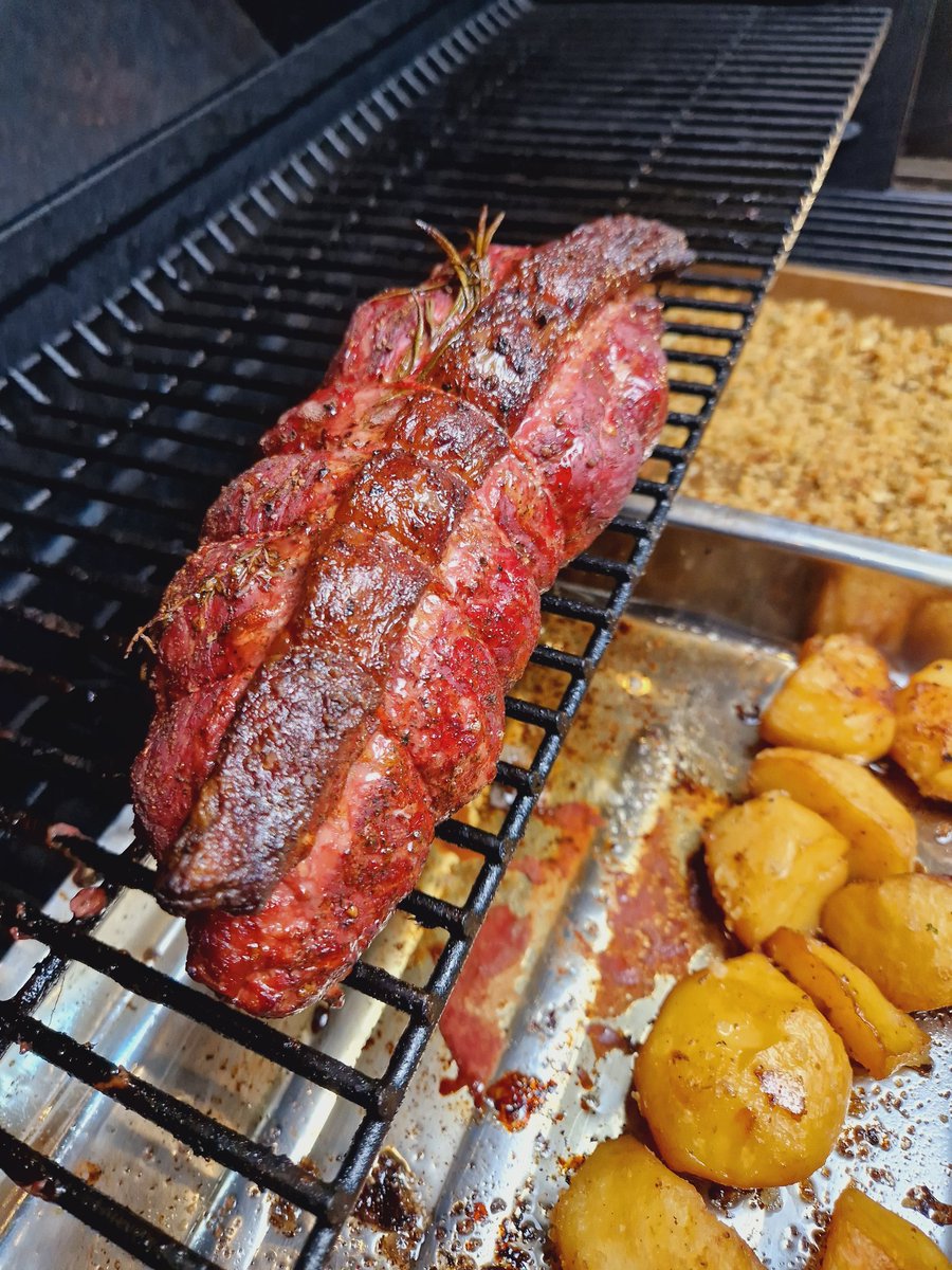 Stuffed roast sirloin cooked in the @TraegerGrillsUK Ironwood Xl Another cheap but seriously tasty cook, remember bbq doesn't have to be expensive! Get all your Traeger grills and accessories from @Caterboss1