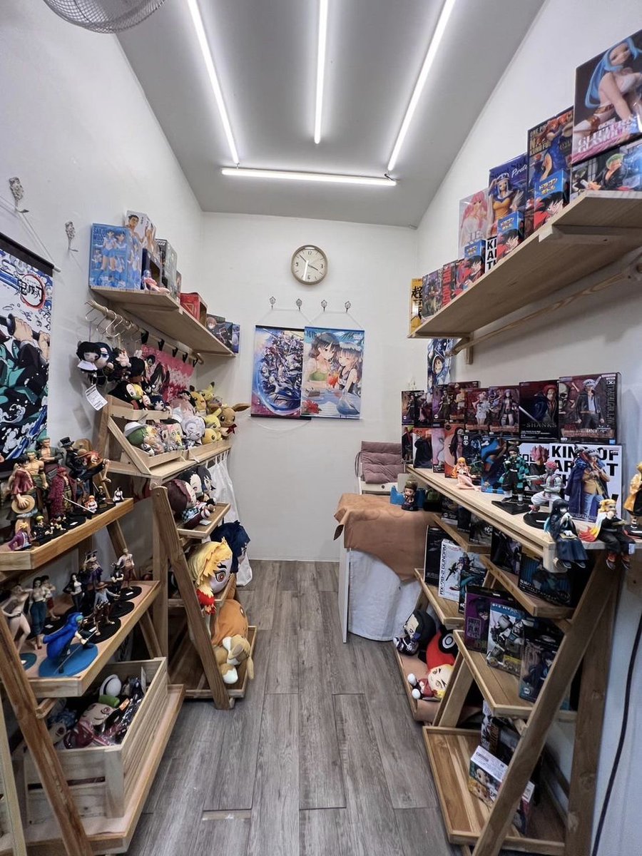 TFN_Thai's tweet photo. 先週末よりウィークエンドマーケットで、日本製品を取り扱う実店舗をオープンしました👏

まずは、海外でも人気のある日本のアニメ関係のフィギアやぬいぐるみを販売しています😁

まだ2日ですが、来店者数はかなり多かったです👍

売上的にはまだまだですが、中々のスタートだっとと思います🤭 https://t.co/HCrWuMl4zt
