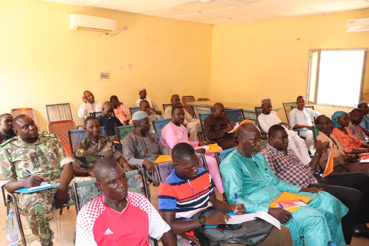 meier_matias's tweet photo. 📍#Douentza - the @RESCUEorg in #Mali team and its partners strengthened the capacities of state agents 3⃣5⃣ on human rights concepts.

This activity is part of the Program to support community resilience and inclusion (#PARIC)🇲🇱🇧🇫, supported by @UEauMali. https://t.co/bEt2P3lt9k