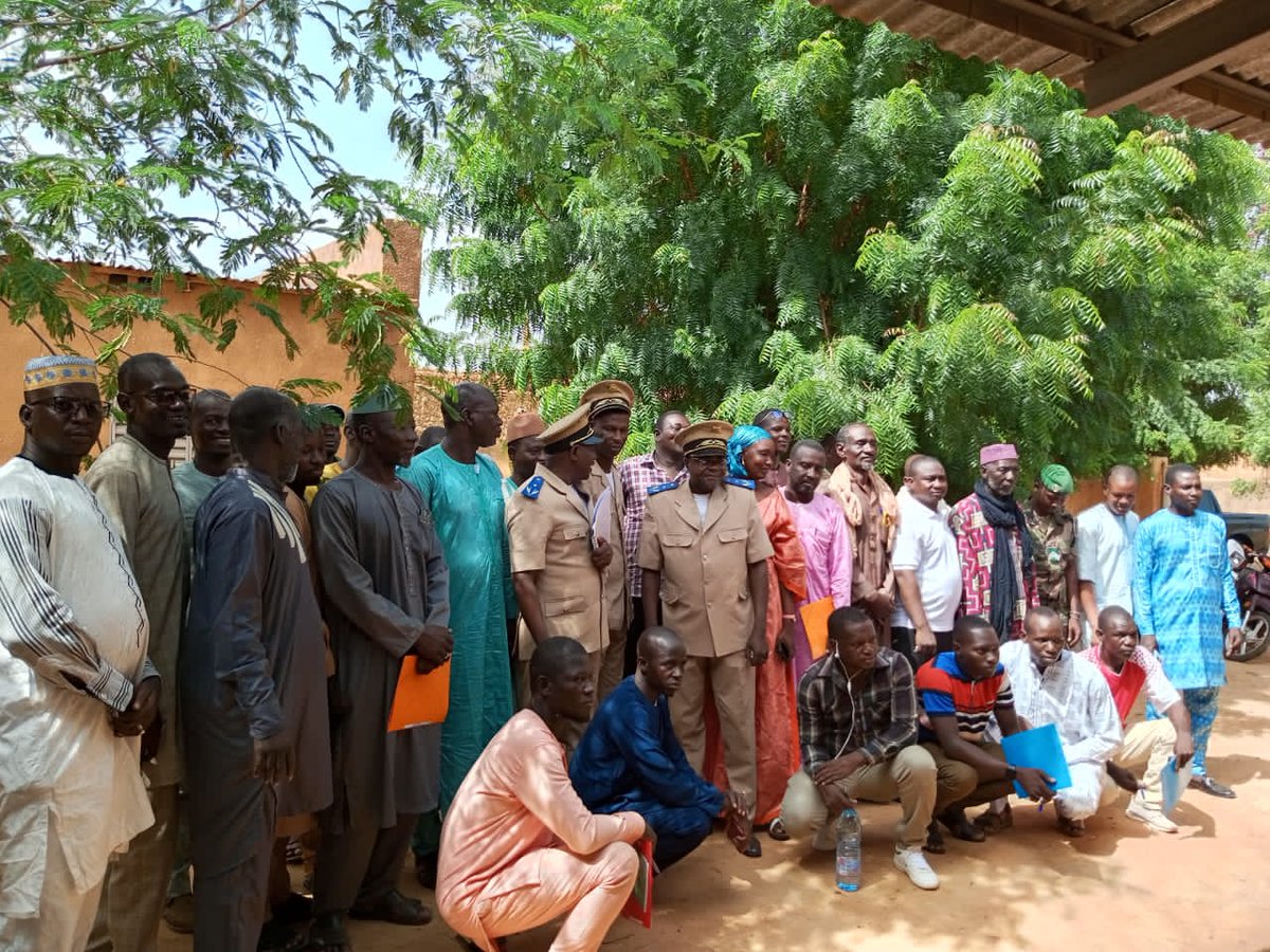 meier_matias's tweet photo. 📍#Douentza - the @RESCUEorg in #Mali team and its partners strengthened the capacities of state agents 3⃣5⃣ on human rights concepts.

This activity is part of the Program to support community resilience and inclusion (#PARIC)🇲🇱🇧🇫, supported by @UEauMali. https://t.co/bEt2P3lt9k
