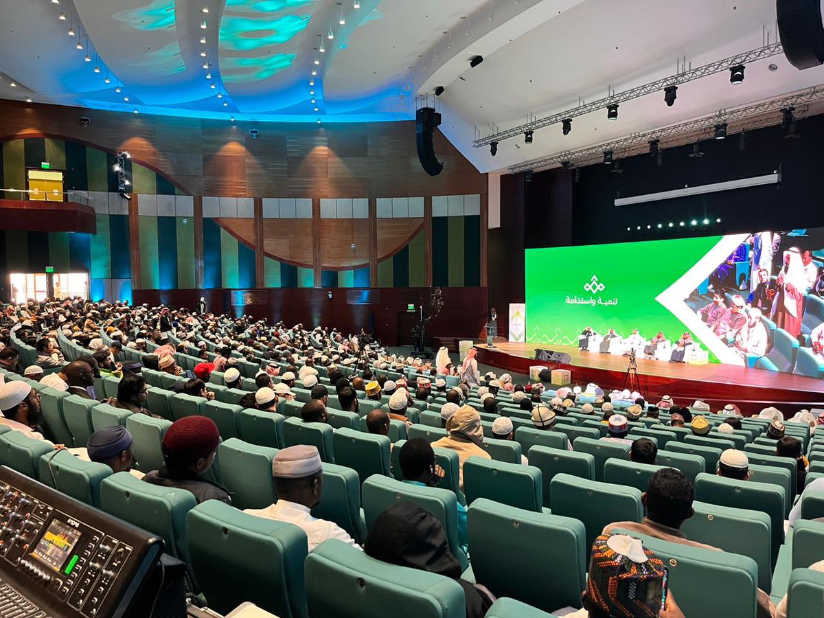 jazanu_CSL's tweet photo. مشاركة الدكتور إبراهيم بن علي الحكمي رئيس قسم الدراسات الإسلامية المكلف في الملتقى الدولي الثالث دور الجامعات السعودية في تأهيل طلاب المنح في الإسهام في التنمية المستدامة لبلدانهم رؤى وتجارب.. https://t.co/UsG8QSoXKf