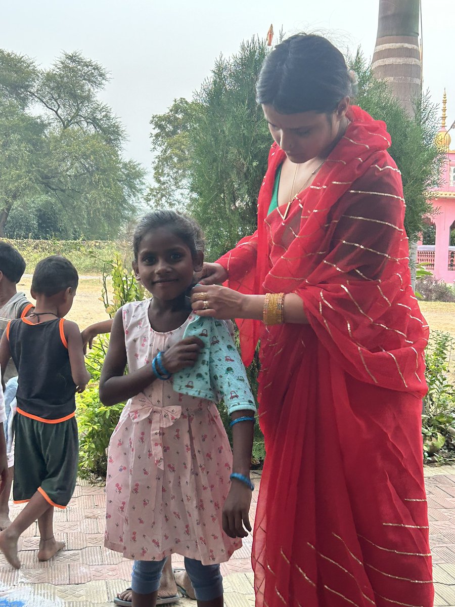 jyoti_seva's tweet photo. अच्छे कपड़े पहनना किसको नी पसंद #winterclothdistribution #jyotifoundation https://t.co/KMF2Dy284j