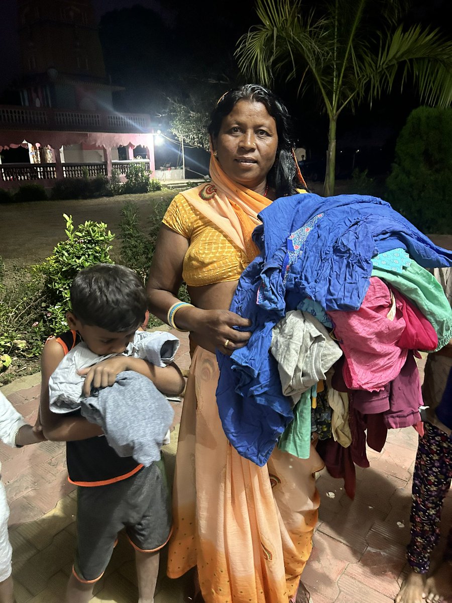 jyoti_seva's tweet photo. अच्छे कपड़े पहनना किसको नी पसंद #winterclothdistribution #jyotifoundation https://t.co/KMF2Dy284j
