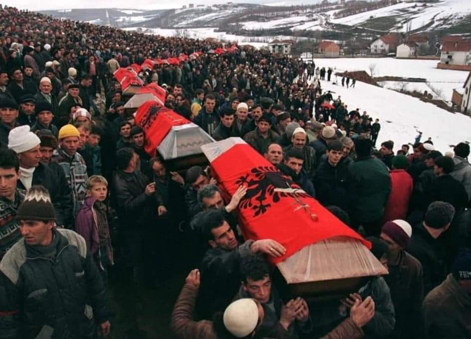 kosovanfooty_EN's tweet photo. Mos e harro masakrën e #Reçakut! 

We will never forget #Reçak Massacre!

#MosHarro | #NeverForget | 🇽🇰🇦🇱 https://t.co/dx7l4W8klF