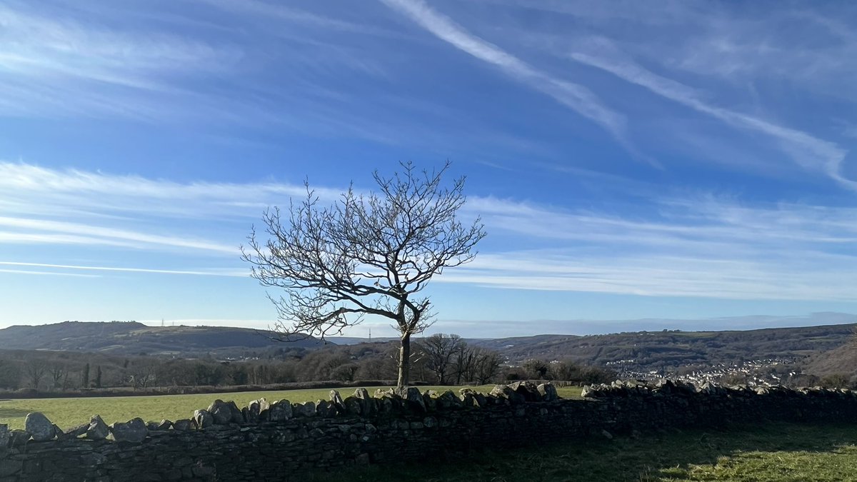 Arwelycwm's tweet photo. Cwmtawe,  ‘lan a lawr’ y Cwm. Hyfryd bore ma. @S4Ctywydd @DerekTheWeather https://t.co/1kNAcs6lYI