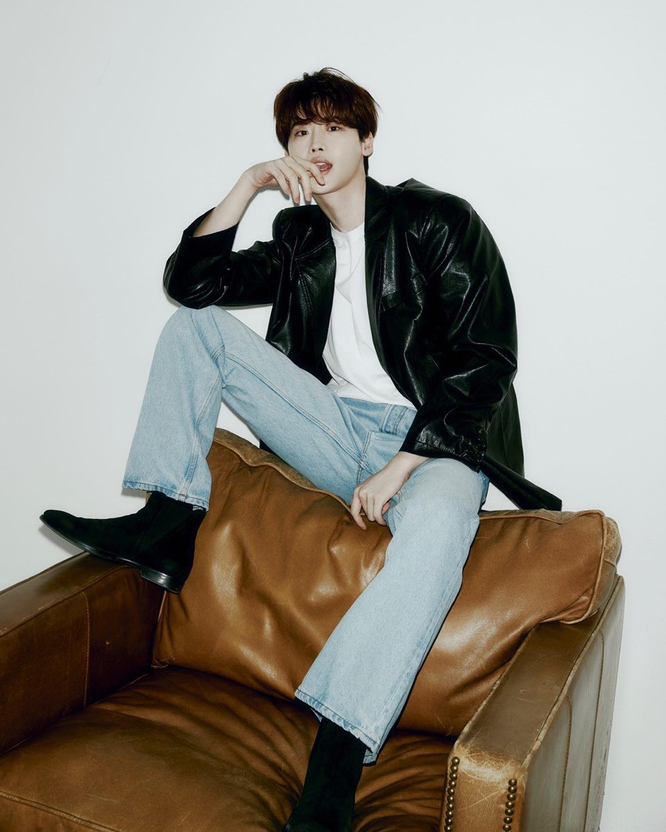 loverdramas's tweet photo. 이종석 새 프로필 사진 📸🧸 https://t.co/aSB96cbIHC