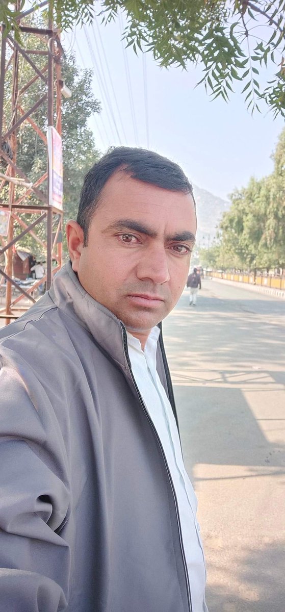 mahendragrhwal's tweet photo. इस क़दर तुमने मुझे अपने प्रेम में बाँध लिया है।
जैसे मैं कोई पतंग और तू कोई डोर हो ।। https://t.co/5uhehBeDht