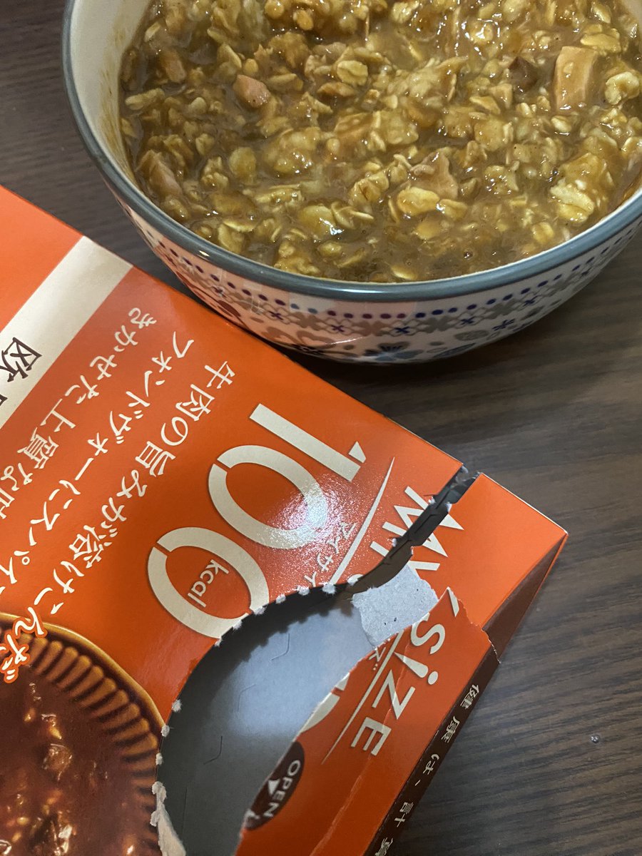 ArimO99's tweet image. オ-トミ-ルカレー

ツナ缶しかなくてツナ缶入れました
本当はキノコとかササミとか入れたかった
また買い溜めしよ〜

タンパク質足りないのでゆで卵たべよう🤭✨

最近は浮腫みもとれてスッキリしてる
快便だし💭
次の撮影までがんばろ〜

#健康オタク　#ダイエット