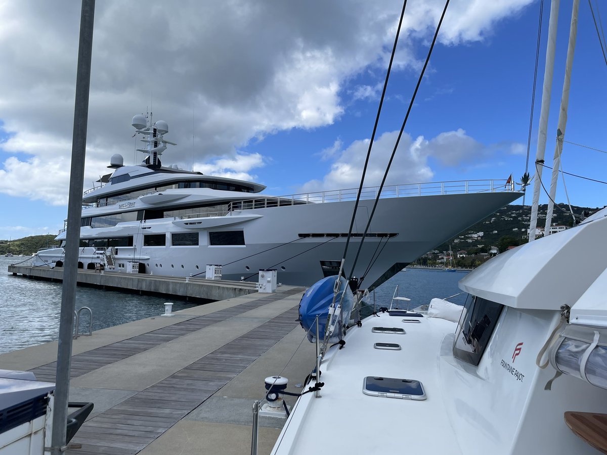 GAFollowers's tweet photo. BREAKING: Bill Belichick was reportedly spotted boarding Falcons' owner Arthur Blank's super yacht in the Virgin Islands yesterday. 👀👀👀👀 https://t.co/0Un0uHk3An