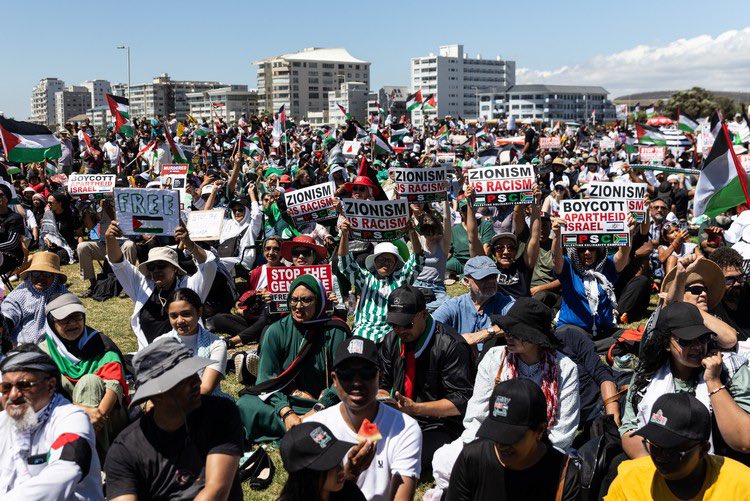 Tens of thousands of people from Cape Town, Cape Winelands, Overberg, West Coast, Karoo and Southern Cape joined the Global Day of Action for Palestine.

The sentiments of people of the Western Cape differs from the government which claims to represent them. Most of the people of