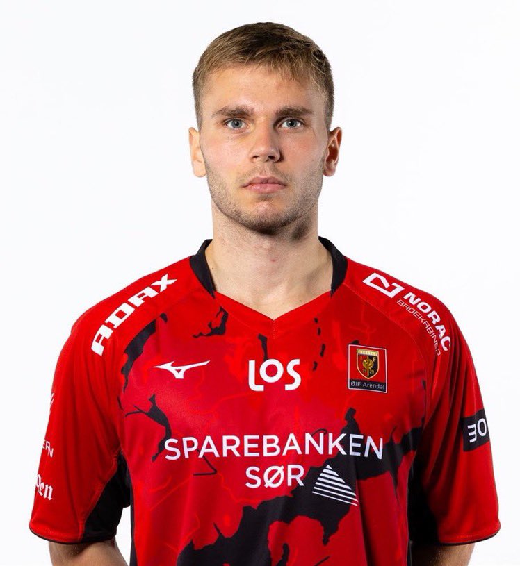 gerdalsen's tweet photo. 🚨Mathias Larson bytter klubb🚨

Mathias Larson skal være klar for Elverum⚫️⚪️ 

Han blir presentert på supportertreffet Elverum skal ha i kveld.
Larson er d.d toppscorer i Rema1000 og var kanskje ligaen veste spiller.

Er Neupart neste signering som blir presentert? 👀 https://t.co/8HKVvjahrm