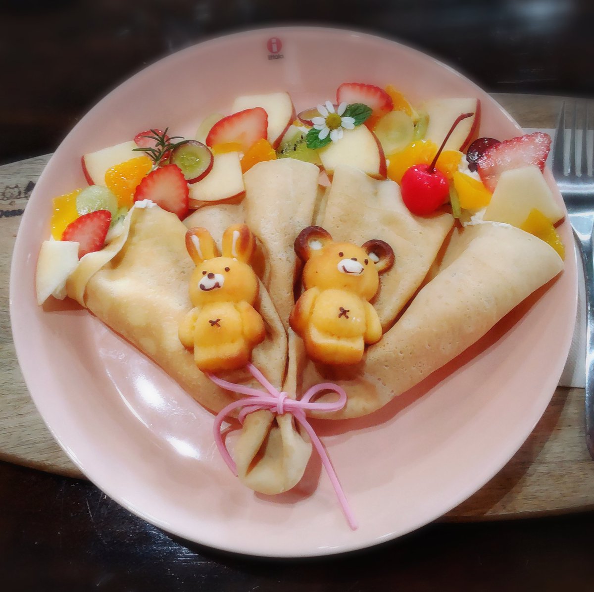 1229_mayumi's tweet photo. #Dessertlab
#スイーツ
#ブーケクレープ
うさ子とくま子を追加して~💐
カフェオレ、アイスだとコーヒーて
作ったくま子の氷つき!
すべてが可愛くて写真撮りまくりw https://t.co/KkRrPCcZ6x