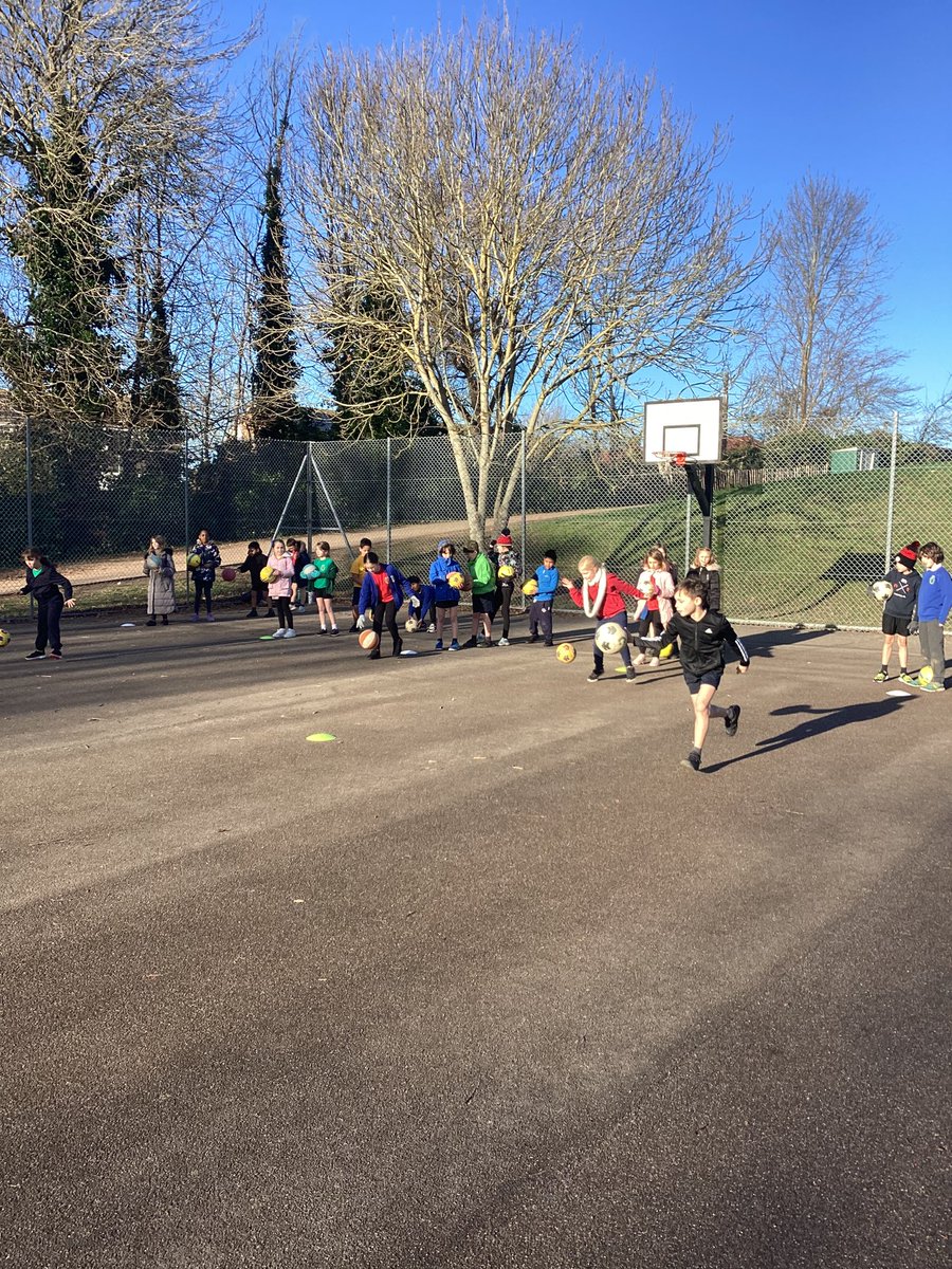 BPSYearFour's tweet image. Practicing our dribbling skills in basketball with Coach Zac! #billingshurstPE