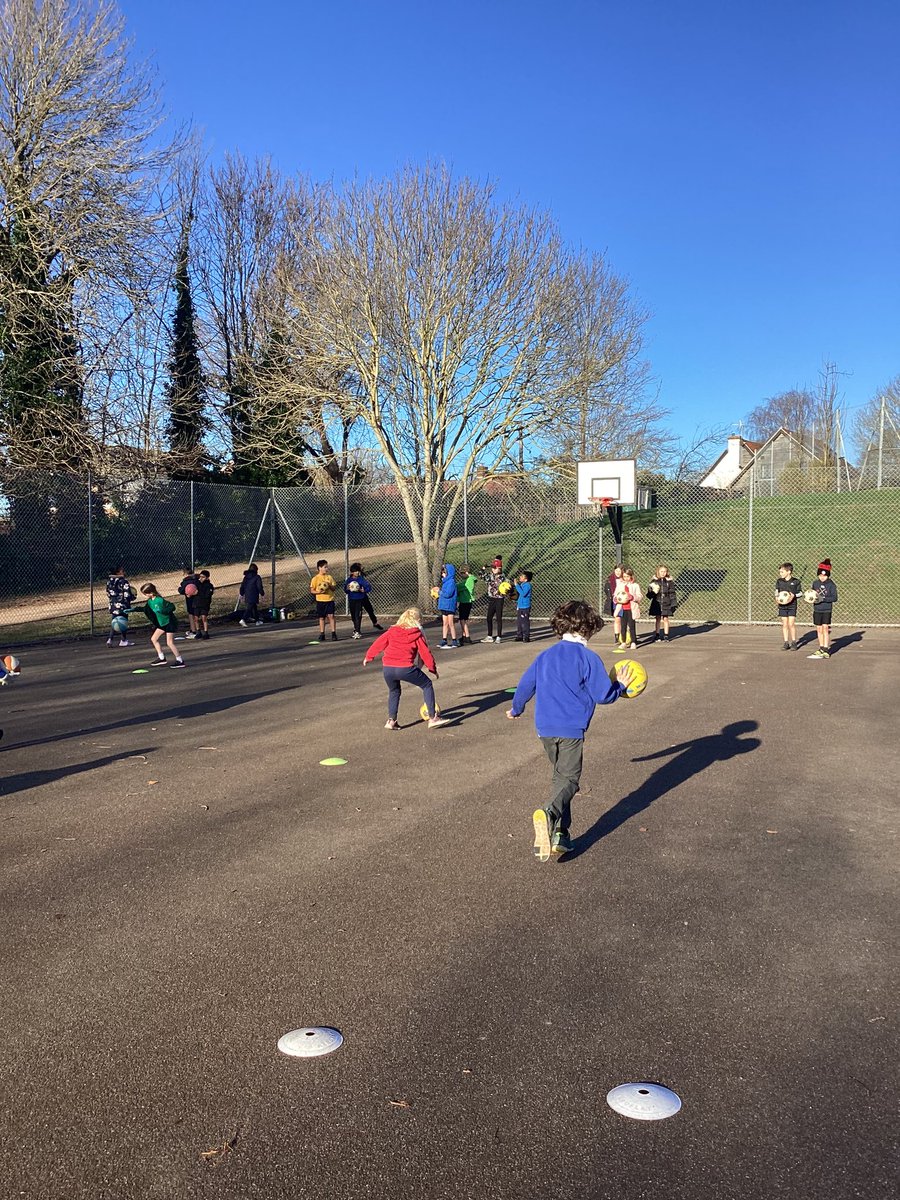 BPSYearFour's tweet image. Practicing our dribbling skills in basketball with Coach Zac! #billingshurstPE