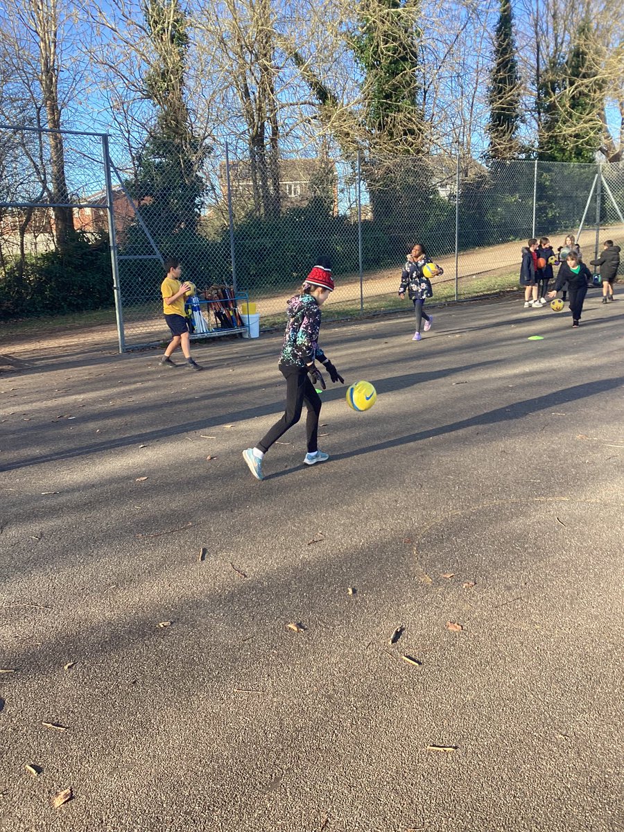 BPSYearFour's tweet image. Practicing our dribbling skills in basketball with Coach Zac! #billingshurstPE