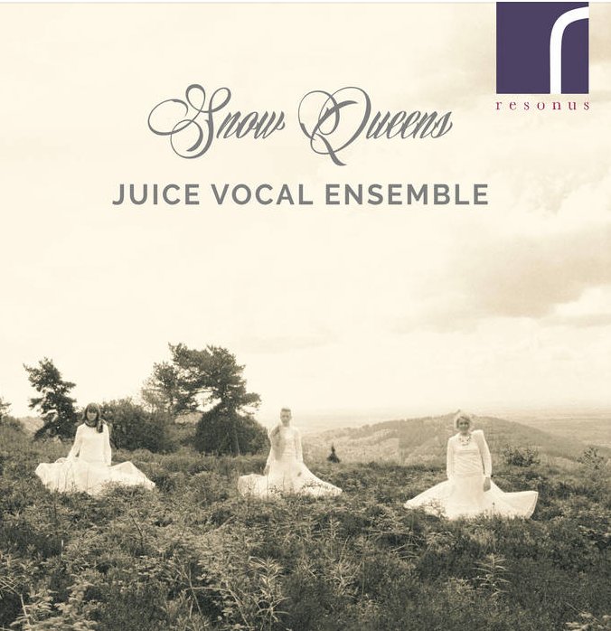 drkerryandrew's tweet photo. 'a distinctive sound, there’s a folky quality at times... &amp; an angular, almost geometric one.’ BIG thanks to @MannGeorgia for making @juicevocal's Snow Queens (
@resonusclassics 2018) Album of the Week! Lovely to hear us singing @sdacey's arrangement of 'Winter Sky' today! https://t.co/ihlJ8hNQIF