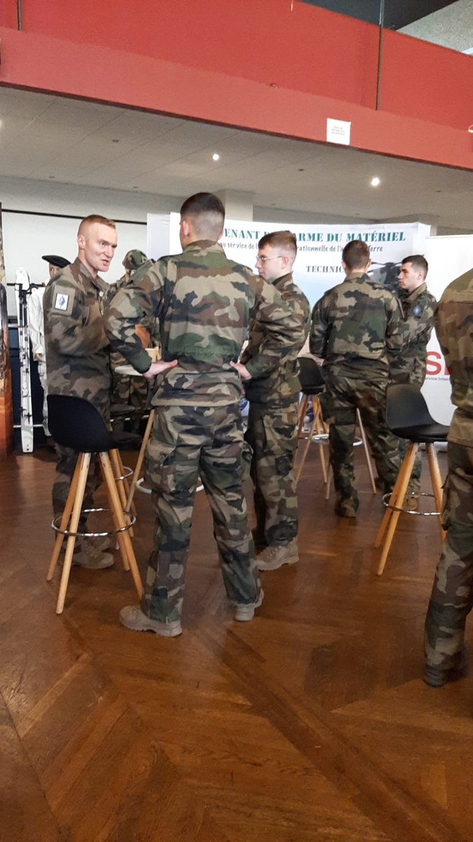 DaMateriel's tweet photo. Le mercredi 10 janvier, les académies militaires de Saint-Cyr Coëtquidan ont accueilli les BIFOGS (Bureaux d'Information sur les Fonctions Opérationnelles, la Gendarmerie et les Services).  Le stand de l’arme du Matériel a été tenu par la division d’application du Matériel. https://t.co/u9KDZO5bgf
