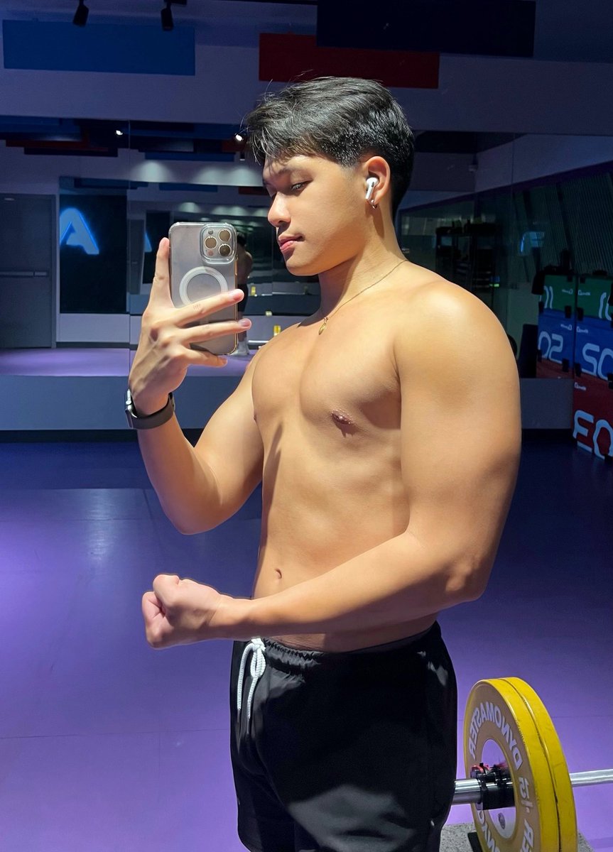 thewimpykiddo's tweet photo. Workout done. Let’s cap off a productive day with a good massage at @elite_spaph. 💆🏻‍��️ https://t.co/umNr5jwDT9