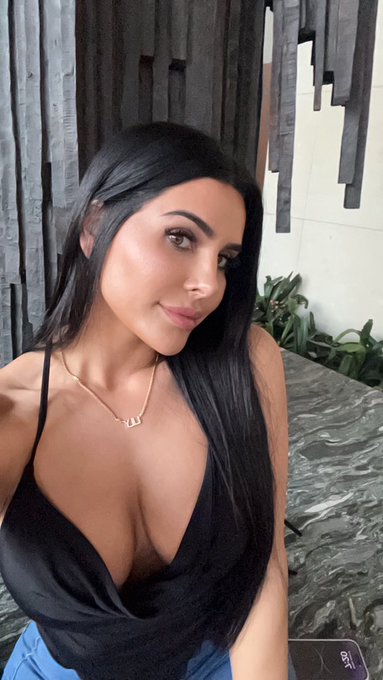 take me on a date? https://t.co/usAtMaFwuS