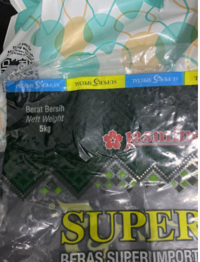 boweyard's tweet photo. @GrabMY kata polisi lepas 12 jam tak boleh refund. Barang salah hantar order beras 10kg tapi yg sampai beras 5kg. So @LotussMalaysia salah packing ni nak buat macam mana? Mahal woo beli beras 5kg rm40. https://t.co/3BdFv2vHra