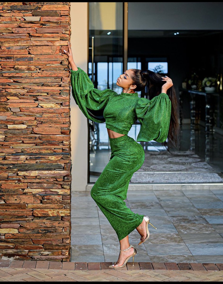 Nolu_uthando's tweet photo. This day last year biggie introduced us to this beautiful babe right here. What a year 🥹 couldn’t imagine choosing anyone but her. I’ve been nothing but proud since 🥹🫶🏽💕

ONE YEAR WITH KHOSI TWALA 
#KhosiTwala https://t.co/ylLAYCOOPR