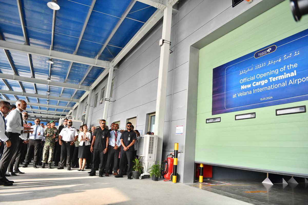 presidencymv's tweet photo. President Dr @MMuizzu inaugurates the Velana International Airport's new cargo terminal, with three times the capacity of the previous facility. 

The President recently launched the megaproject aiming to accommodate 25 million passengers and modern amenities in VIA. https://t.co/zEftVIBO8I