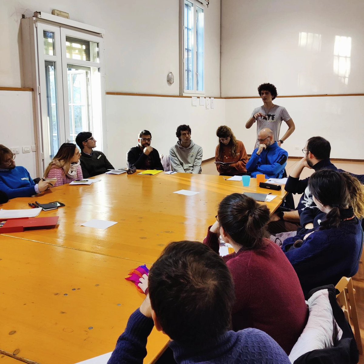 aggsoc's tweet photo. Sabato, ospiti della Comunità di Villapizzone, è iniziata la seconda edizione di #ICareLab, la nostra proposta di formazione sociopolitica per under35.
Un primo incontro di ascolto e confronto, alla ricerca delle motivazioni e che guidano i nostri passi al servizio degli altri. https://t.co/Hao3uJeqRg