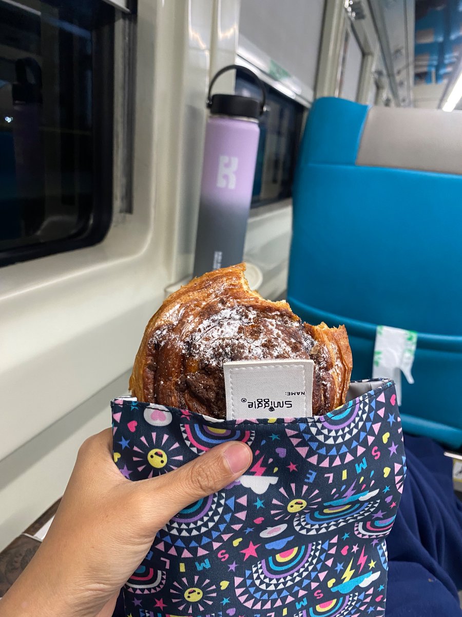 rtyasp's tweet photo. Lucu bgt tumbler dan snack pouch aku. Perpaduan warna yang cocik 💙💜🩷🩶🤍 https://t.co/HMJ41rasqE