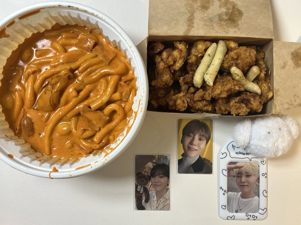 부푸들과 승관이 생일 축하 준비~~
그냥 맛있는 거 먹고 같이 놀앗다는 뜻