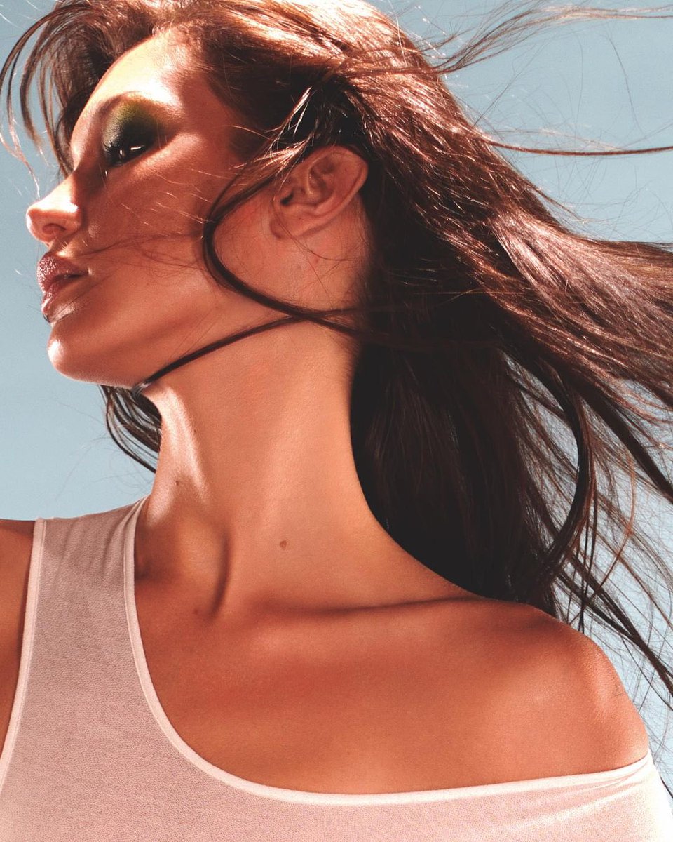 jacquemusx's tweet photo. Bella Hadid for Perfect Magazine, she’s backer than ever!! https://t.co/oilAnljqUg