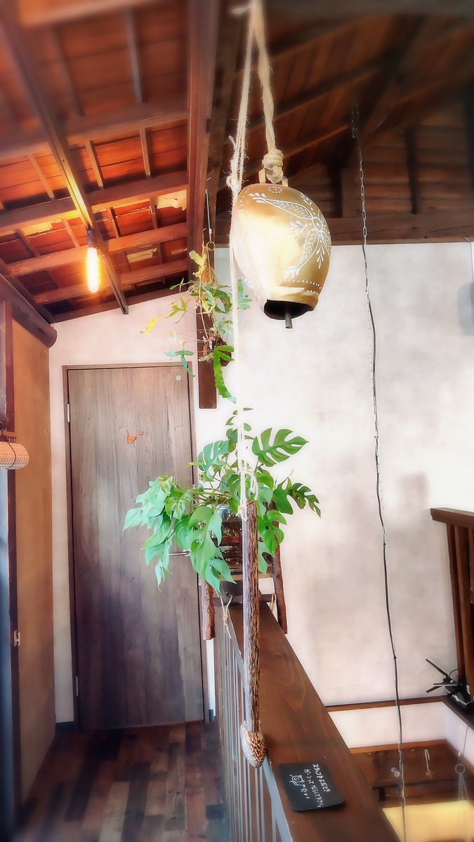 1229_mayumi's tweet photo. #Dessertlab
リボンも食せるんです🤭
スタッフさん呼ぶ鐘が可愛い!
えぇもちろん鳴らしました😆 https://t.co/HGhoUxQgKp