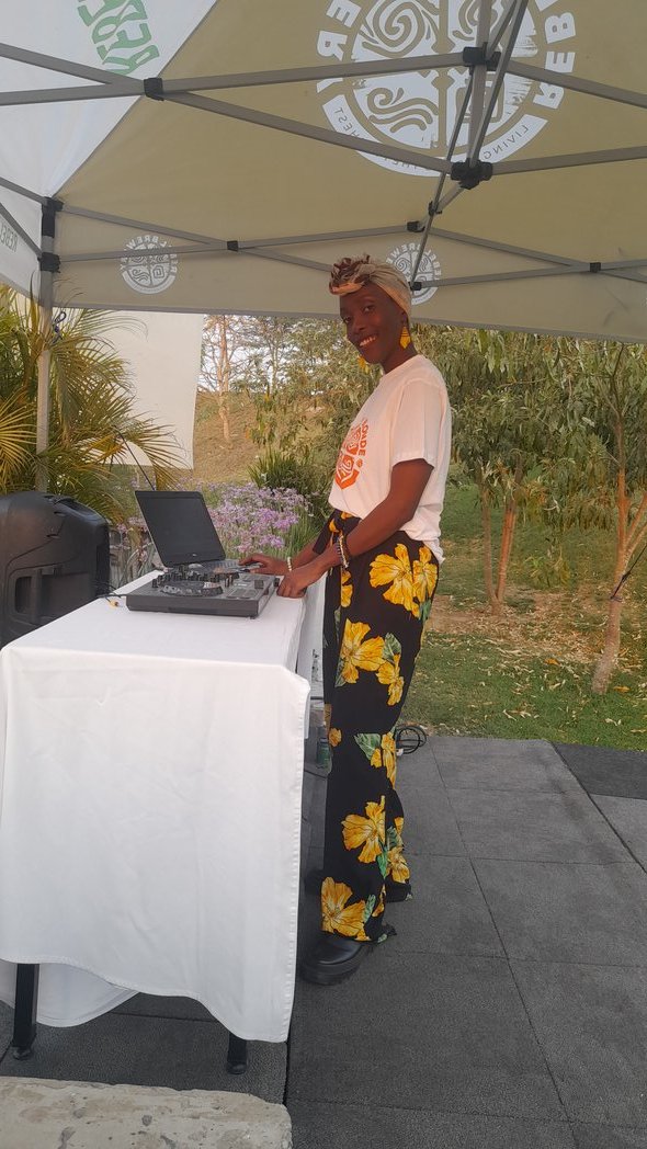 Lady_Light_Lsk's tweet image. At my residency ☀️ resident Dj at Ciela Resort and Spa in Lusaka, if you're ever in the city, come through! A space with beautiful energy ☀️ and scenery... also got a massive golf course for golf lovers. #residentdj #dj #africandj #AfroFusion #afrobeats #africanmusic #afrohouse